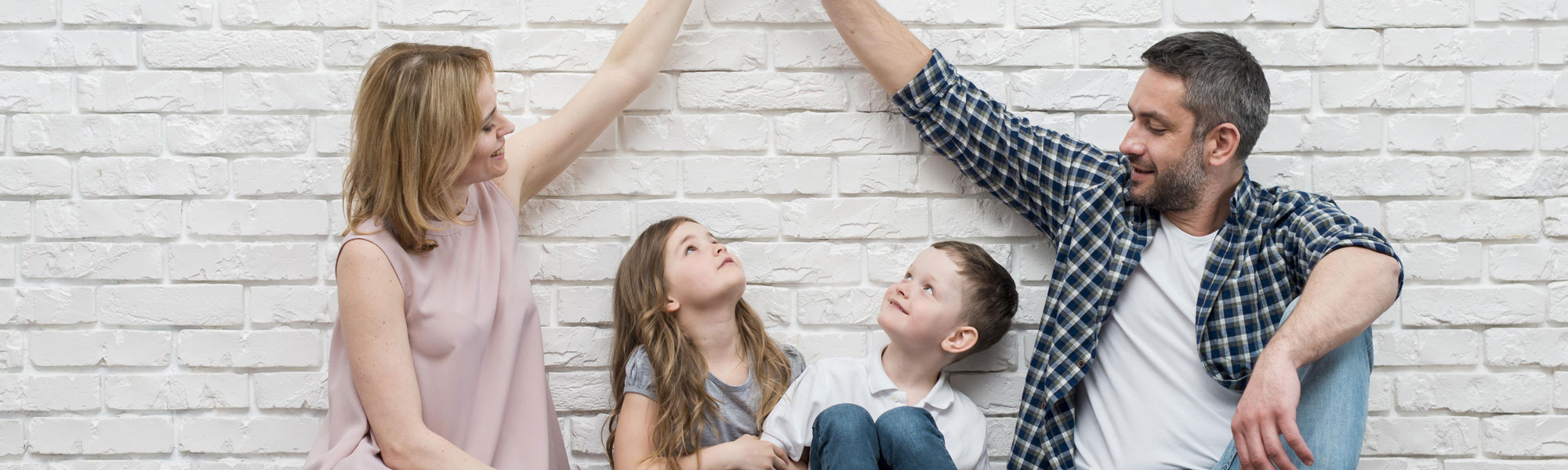 Open Home Etiquette: The Rules No One Asks About (But Everyone Wonders)